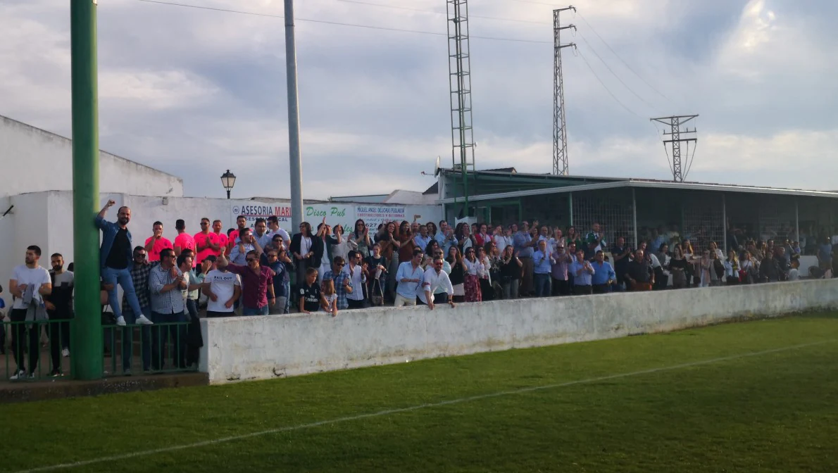 Imágenes del encuentro de la 33ª jornada de liga de la Tercera División disputado en el Municipal de San Roque y que finalizó con 2-1 (14-04-2019)
