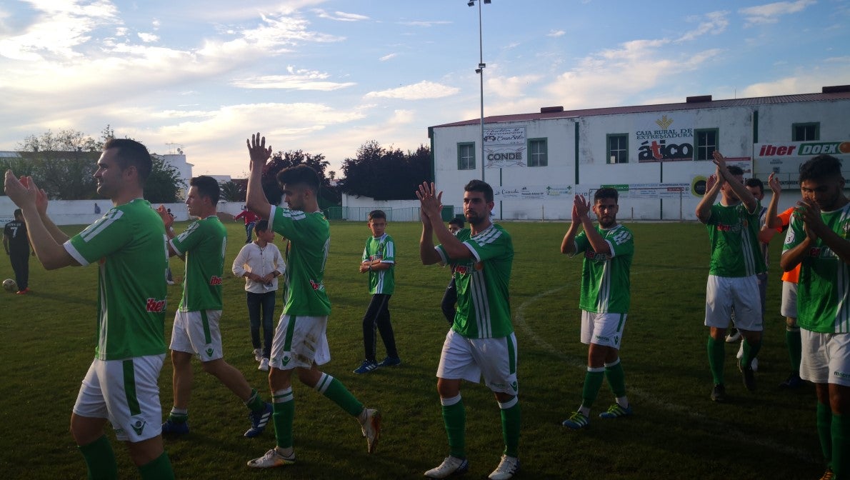 Imágenes del encuentro de la 33ª jornada de liga de la Tercera División disputado en el Municipal de San Roque y que finalizó con 2-1 (14-04-2019)