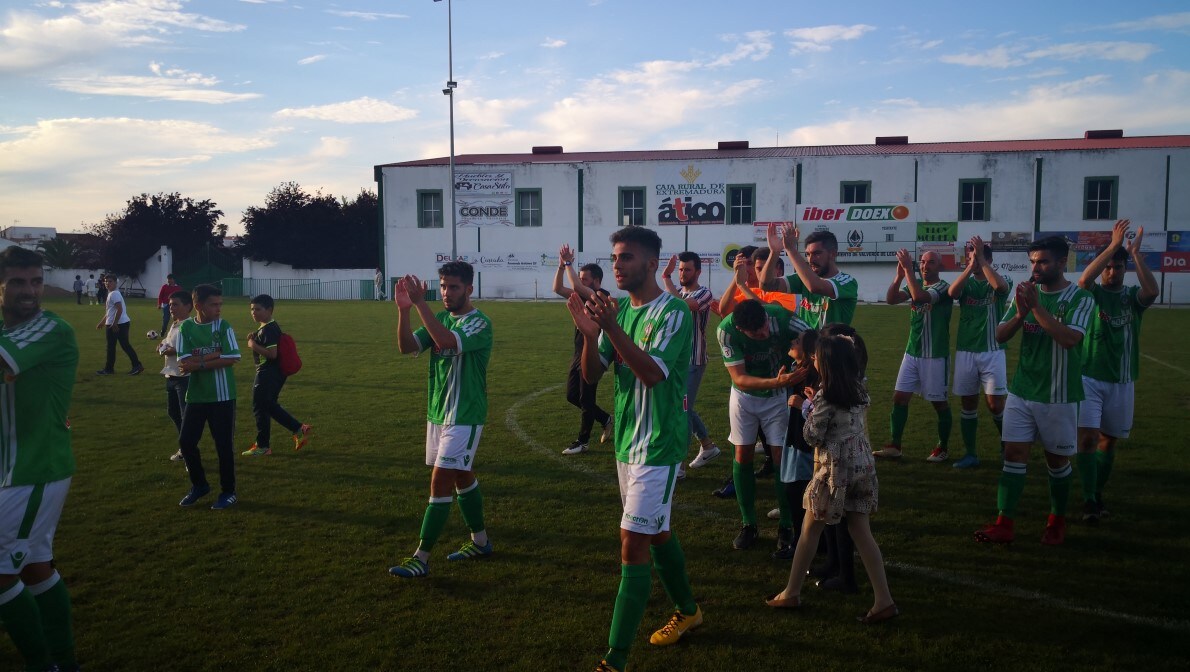 Imágenes del encuentro de la 33ª jornada de liga de la Tercera División disputado en el Municipal de San Roque y que finalizó con 2-1 (14-04-2019)