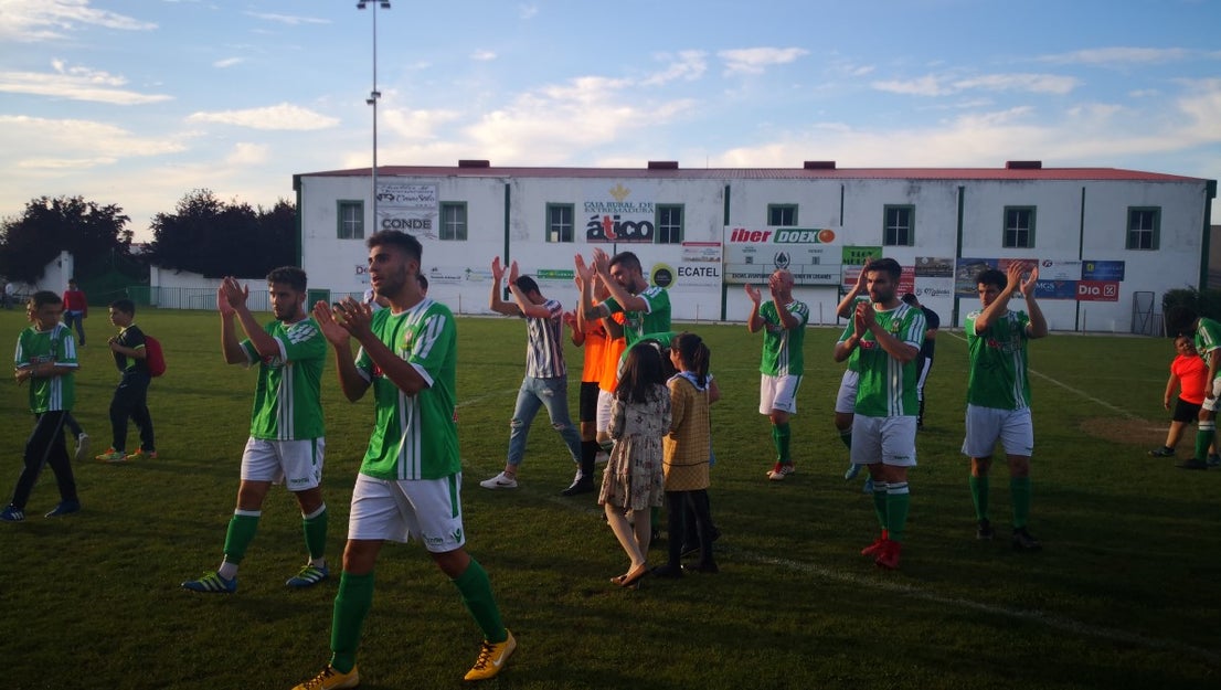 Imágenes del encuentro de la 33ª jornada de liga de la Tercera División disputado en el Municipal de San Roque y que finalizó con 2-1 (14-04-2019)