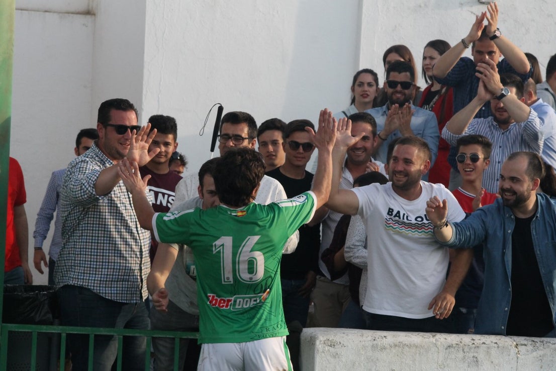 Imágenes del encuentro de la 33ª jornada de liga de la Tercera División disputado en el Municipal de San Roque y que finalizó con 2-1 (14-04-2019)