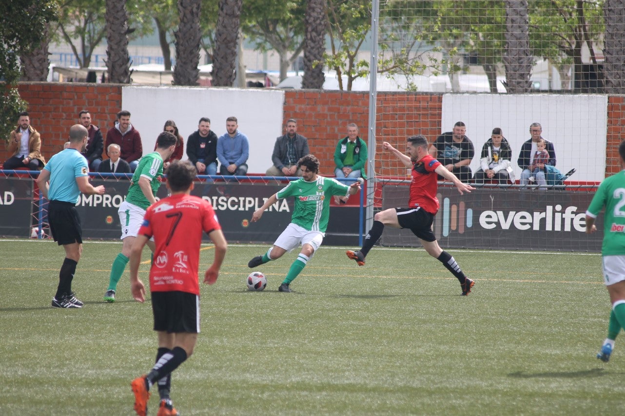 Algunas imágenes del encuentro de la 34ª jornada de Tercera División disputado en Montijo, y que finalizó con empate a uno (18-04-2019)