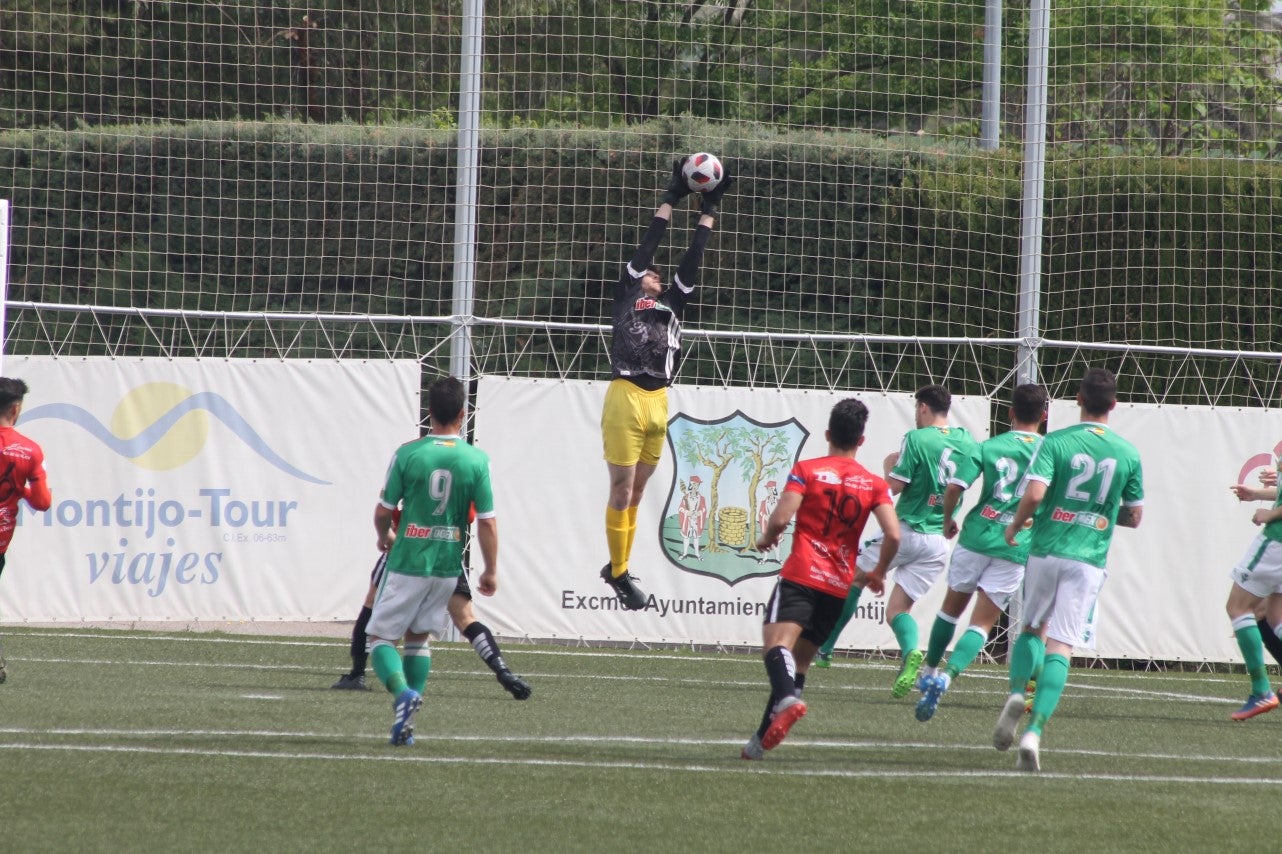 Algunas imágenes del encuentro de la 34ª jornada de Tercera División disputado en Montijo, y que finalizó con empate a uno (18-04-2019)