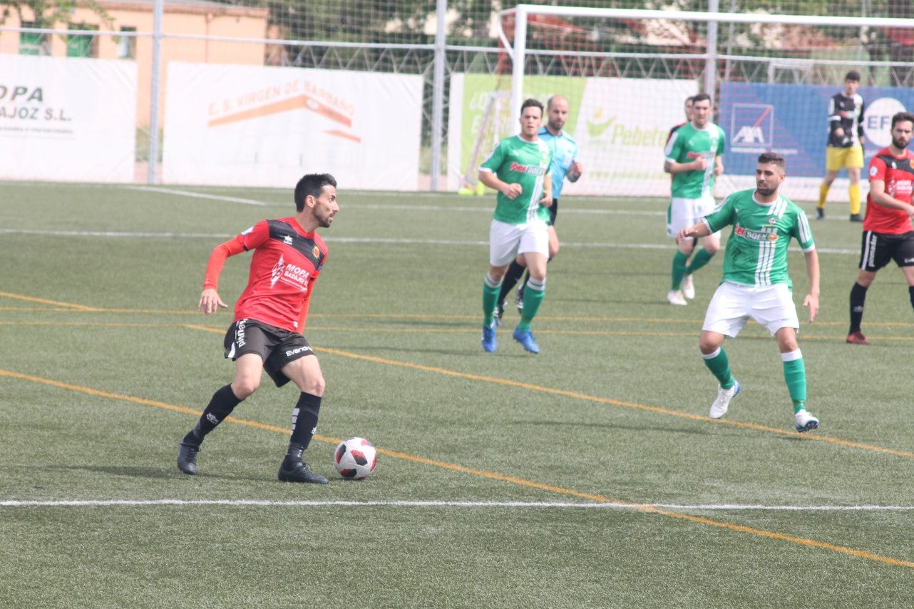 Algunas imágenes del encuentro de la 34ª jornada de Tercera División disputado en Montijo, y que finalizó con empate a uno (18-04-2019)