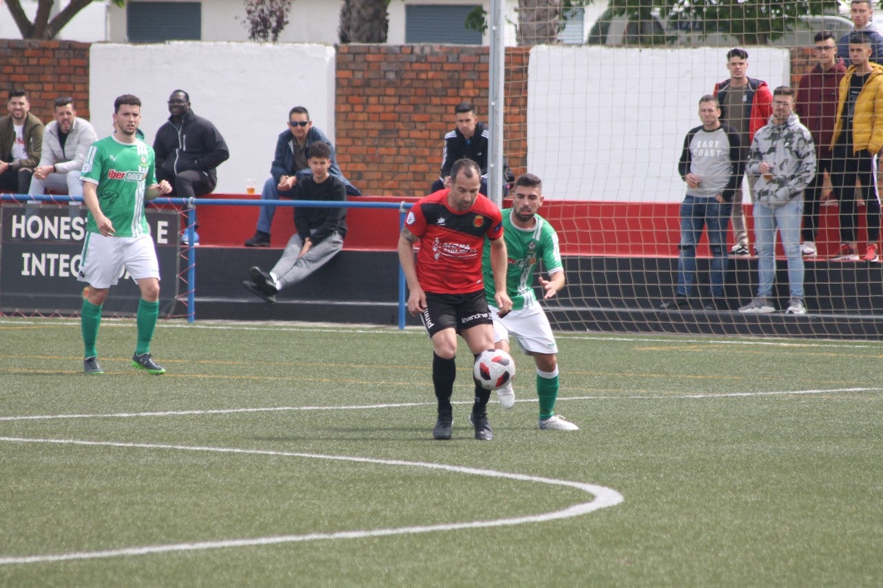Algunas imágenes del encuentro de la 34ª jornada de Tercera División disputado en Montijo, y que finalizó con empate a uno (18-04-2019)