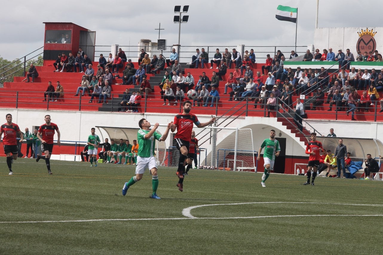 Algunas imágenes del encuentro de la 34ª jornada de Tercera División disputado en Montijo, y que finalizó con empate a uno (18-04-2019)