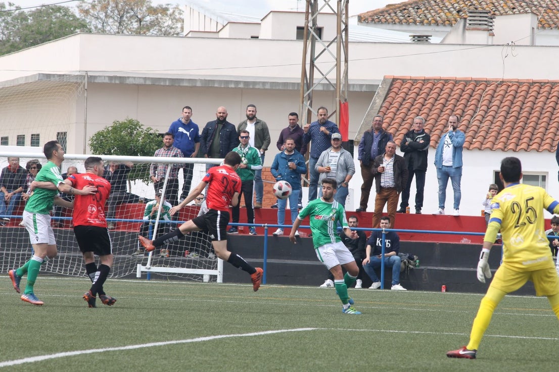 Algunas imágenes del encuentro de la 34ª jornada de Tercera División disputado en Montijo, y que finalizó con empate a uno (18-04-2019)