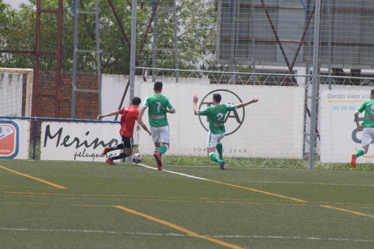 Algunas imágenes del encuentro de la 34ª jornada de Tercera División disputado en Montijo, y que finalizó con empate a uno (18-04-2019)
