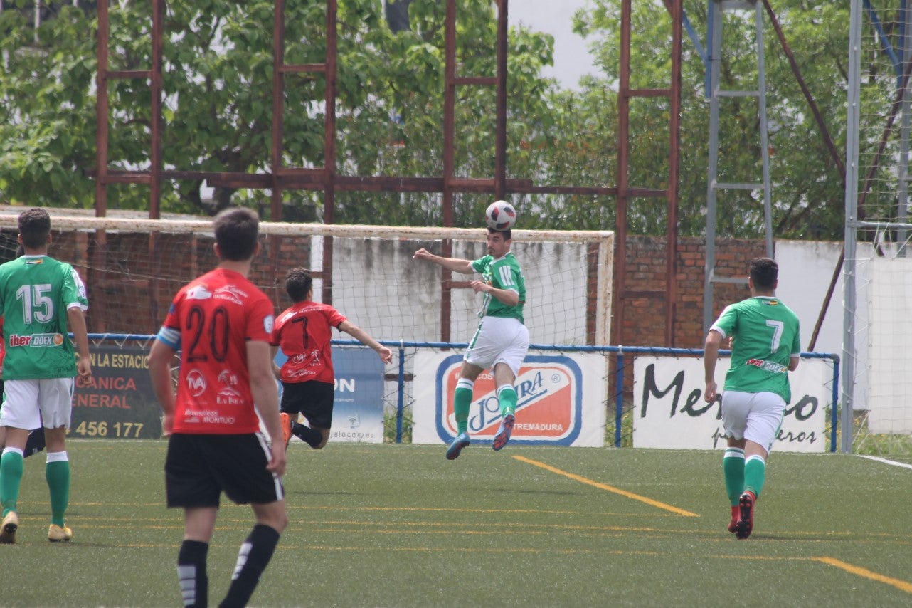 Algunas imágenes del encuentro de la 34ª jornada de Tercera División disputado en Montijo, y que finalizó con empate a uno (18-04-2019)
