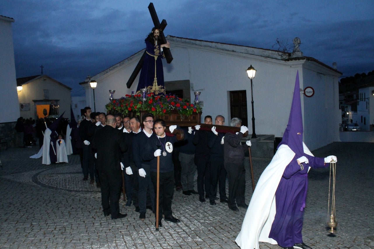 Imágenes de la procesión de Nuestro Señor Jesús Nazareno y la Virgen de los Dolores (17-04-2019)