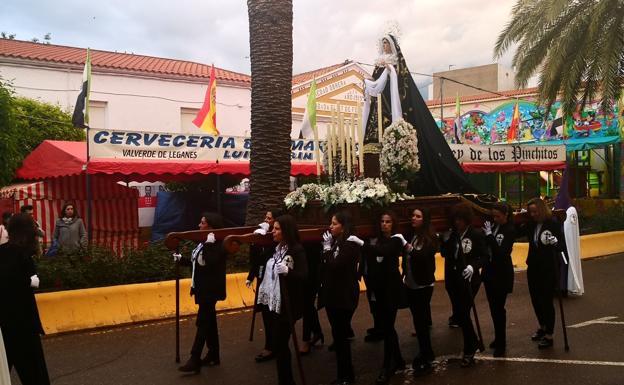 Galería. Las Costaleras con la Virgen de los Dolores a hombros