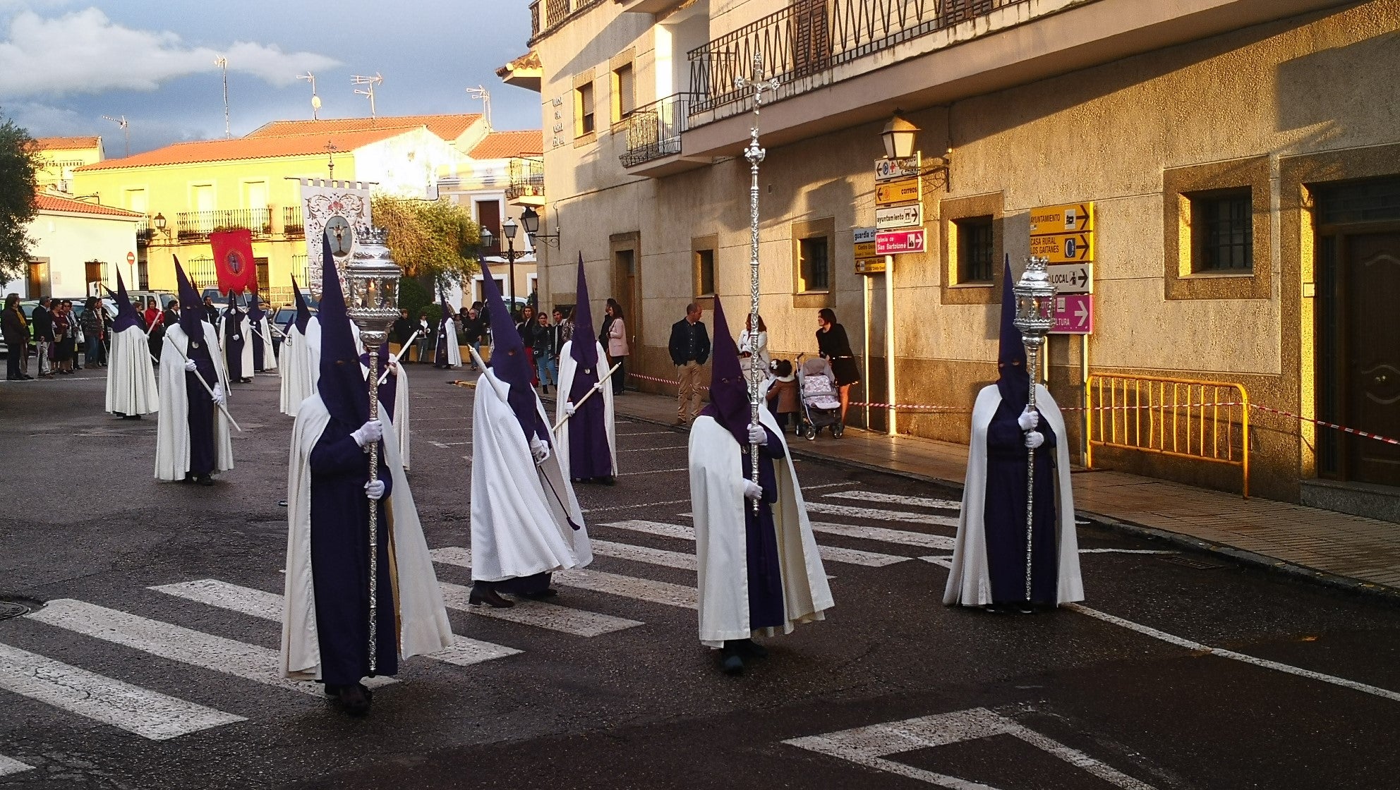 Algunas imágenes de la Procesión del Santo Entierro celebrada el Viernes Santo (19-04-2019)