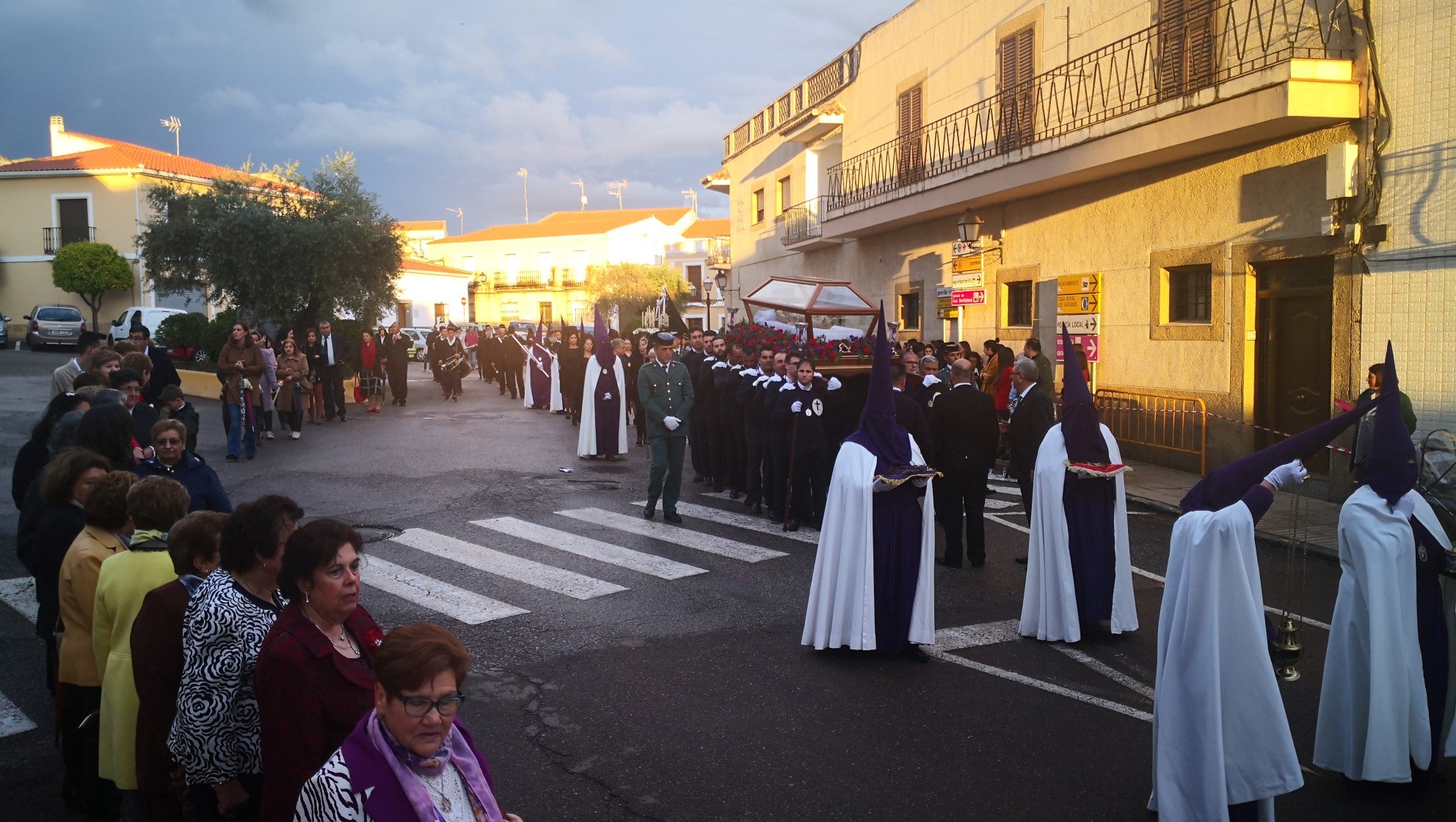 Algunas imágenes de la Procesión del Santo Entierro celebrada el Viernes Santo (19-04-2019)