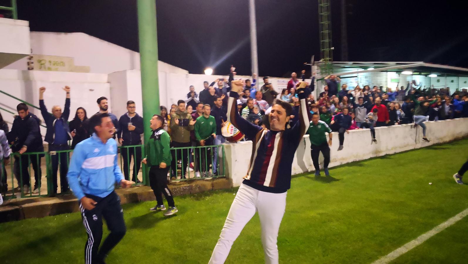 Imágenes del encuentro de la 35ª jornada de liga en Tercera División disputado en el Municipal de San Roque y que finalizó 2-1