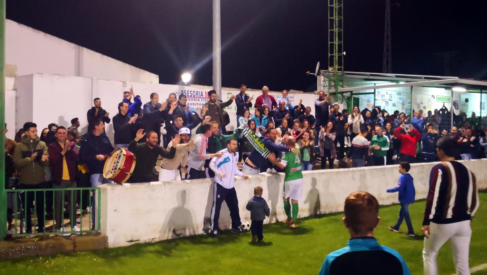 Imágenes del encuentro de la 35ª jornada de liga en Tercera División disputado en el Municipal de San Roque y que finalizó 2-1