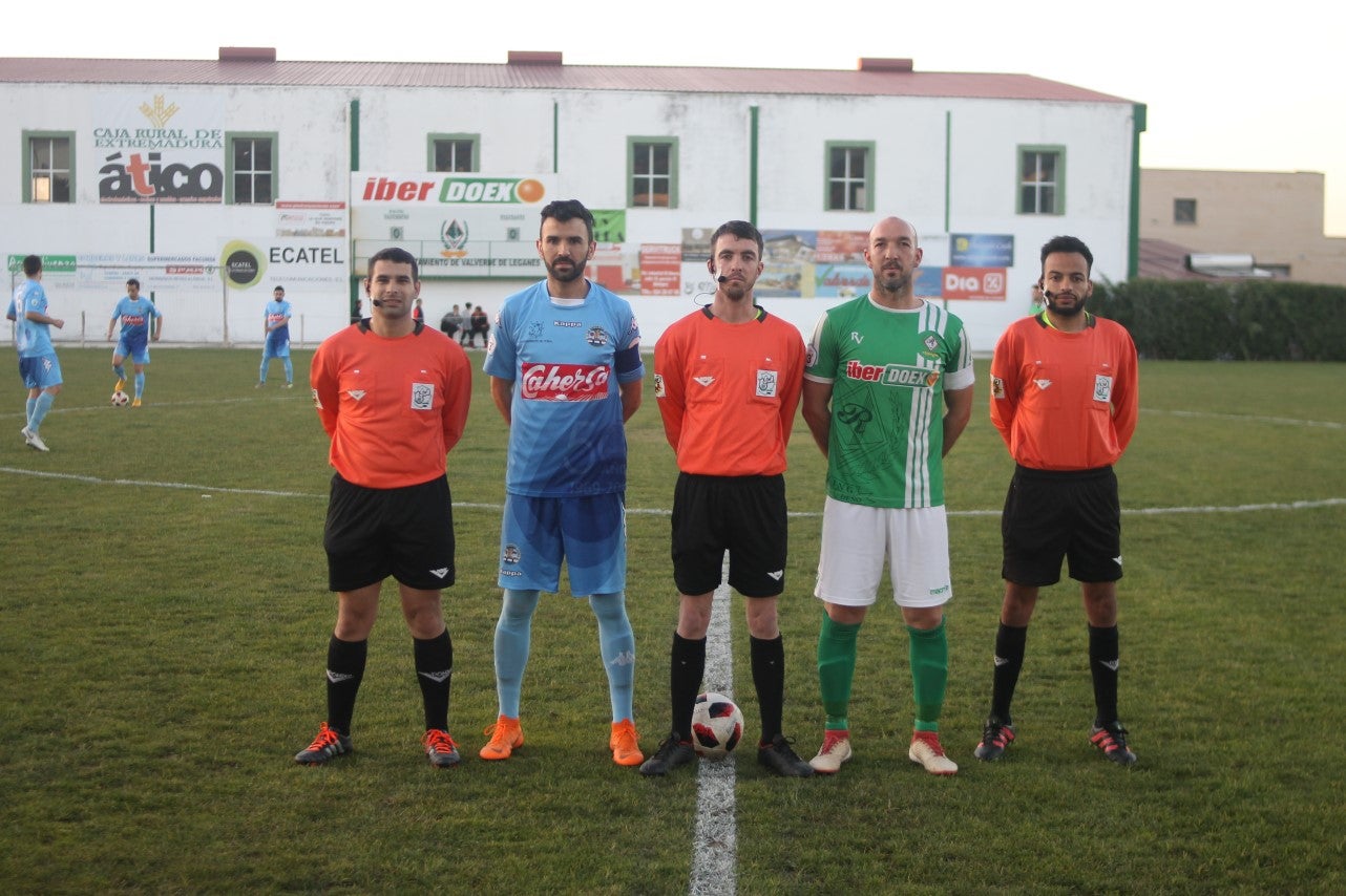 Imágenes del encuentro de la 35ª jornada de liga en Tercera División disputado en el Municipal de San Roque y que finalizó 2-1