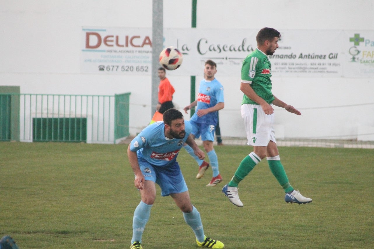 Imágenes del encuentro de la 35ª jornada de liga en Tercera División disputado en el Municipal de San Roque y que finalizó 2-1