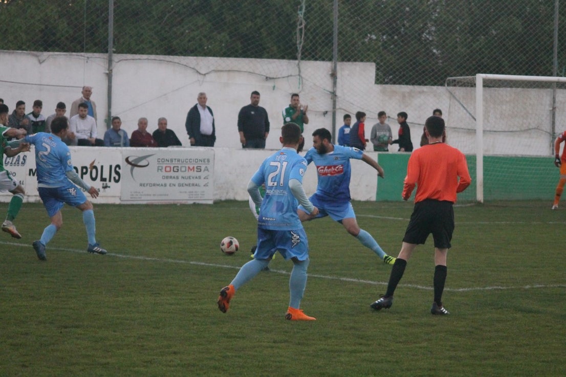 Imágenes del encuentro de la 35ª jornada de liga en Tercera División disputado en el Municipal de San Roque y que finalizó 2-1