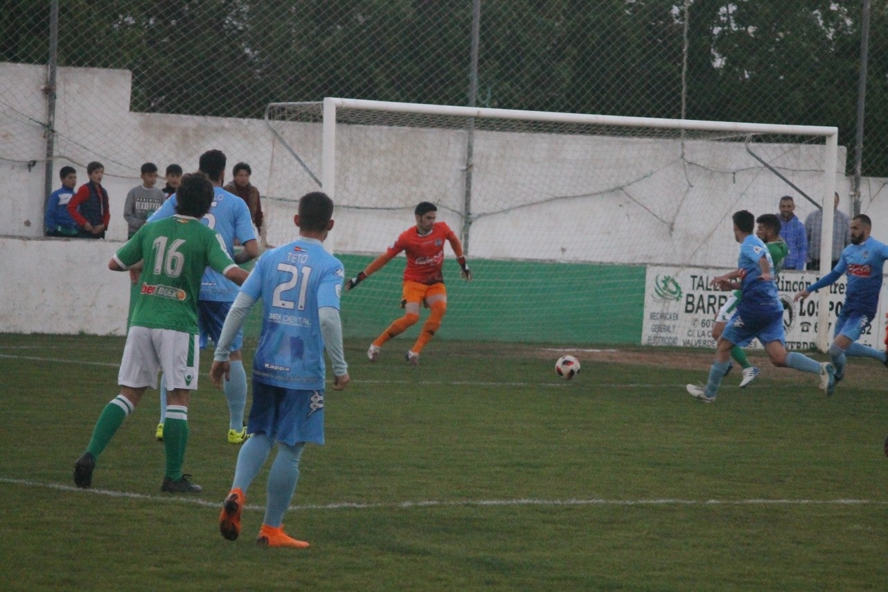 Imágenes del encuentro de la 35ª jornada de liga en Tercera División disputado en el Municipal de San Roque y que finalizó 2-1