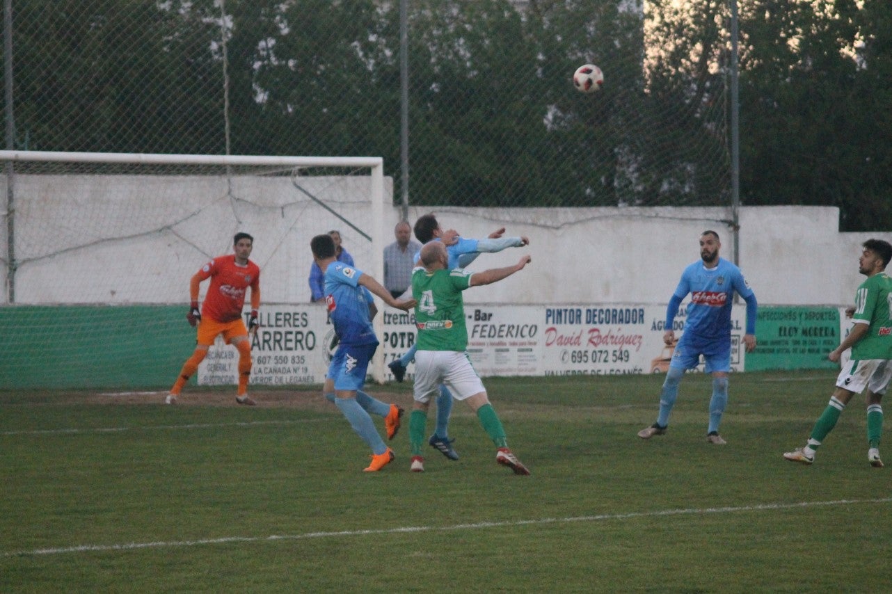 Imágenes del encuentro de la 35ª jornada de liga en Tercera División disputado en el Municipal de San Roque y que finalizó 2-1