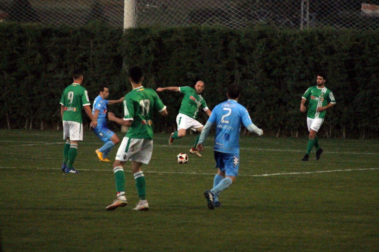 Imágenes del encuentro de la 35ª jornada de liga en Tercera División disputado en el Municipal de San Roque y que finalizó 2-1