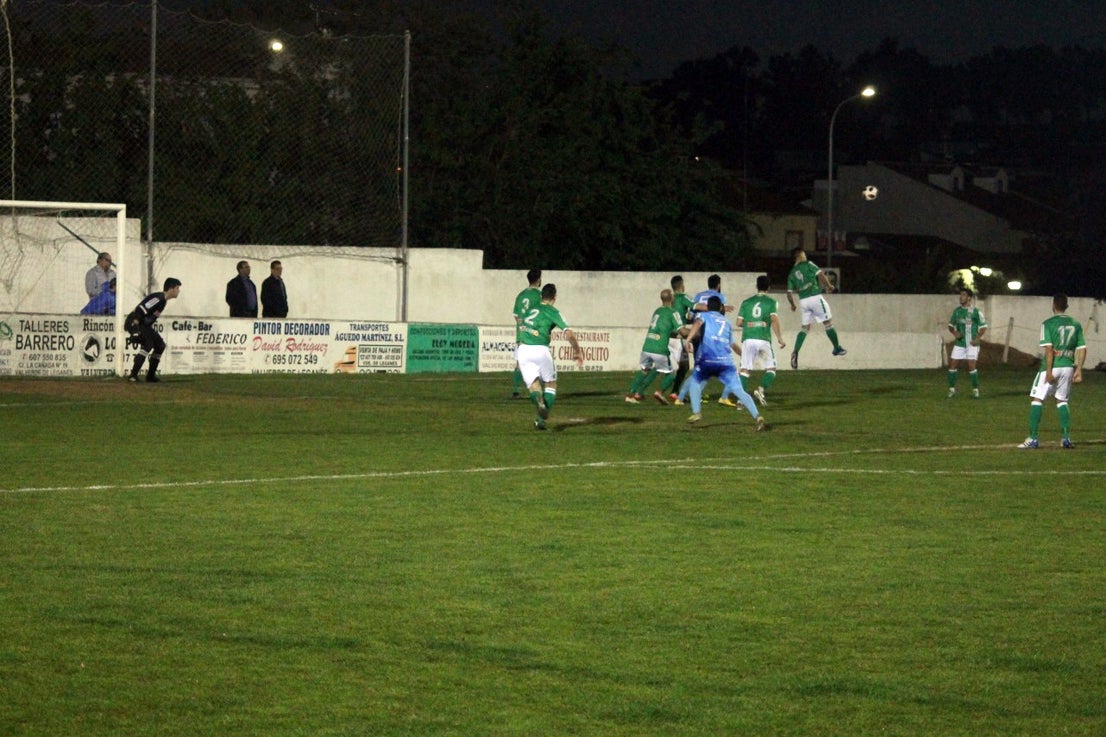 Imágenes del encuentro de la 35ª jornada de liga en Tercera División disputado en el Municipal de San Roque y que finalizó 2-1