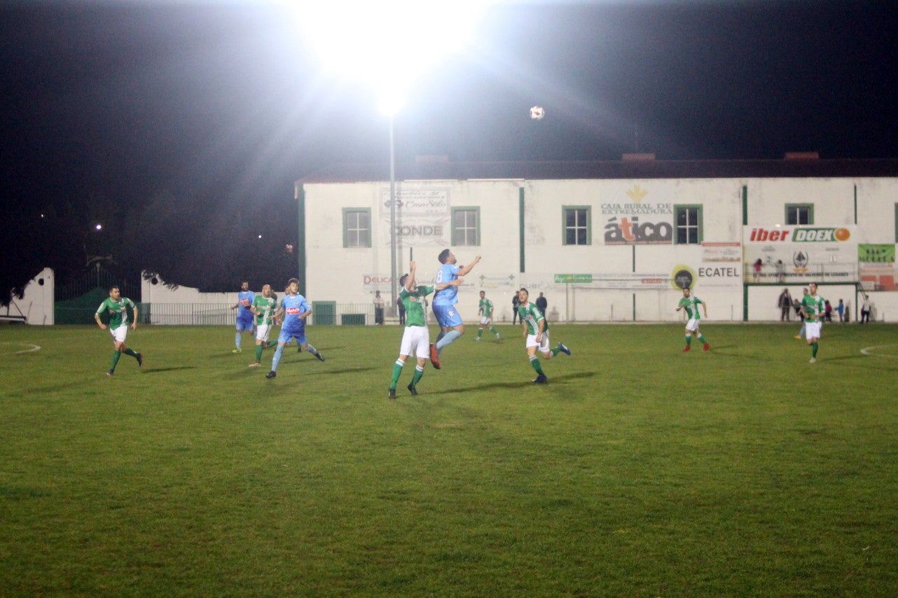 Imágenes del encuentro de la 35ª jornada de liga en Tercera División disputado en el Municipal de San Roque y que finalizó 2-1