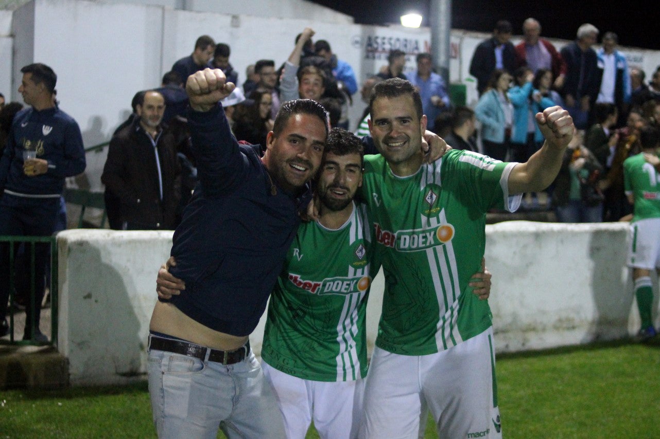 Imágenes del encuentro de la 35ª jornada de liga en Tercera División disputado en el Municipal de San Roque y que finalizó 2-1