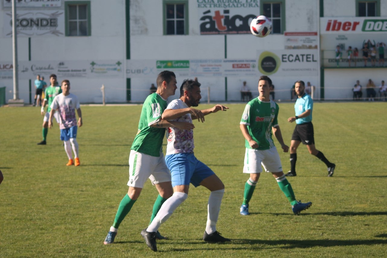 Imágenes del encuentro de la 37ª jornada de liga de Tercera División disputado en el Municipal de San Roque y que terminó 0-2 (12-05-2019)