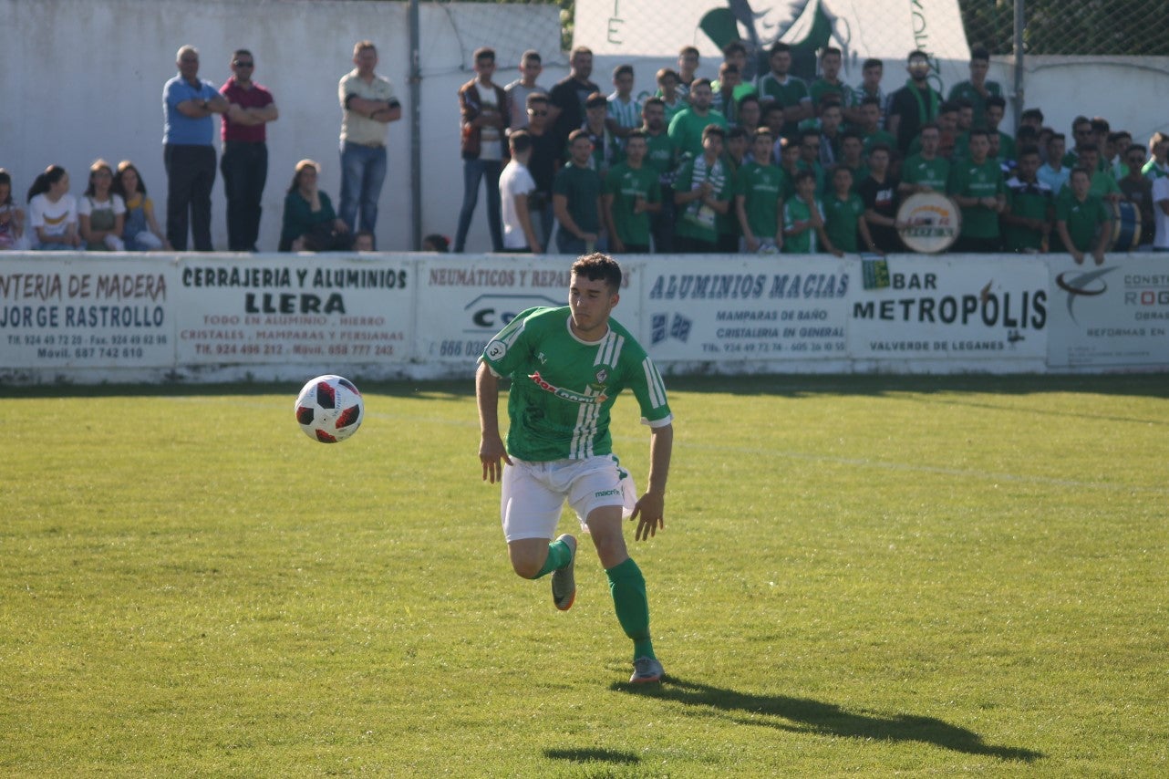 Imágenes del encuentro de la 37ª jornada de liga de Tercera División disputado en el Municipal de San Roque y que terminó 0-2 (12-05-2019)
