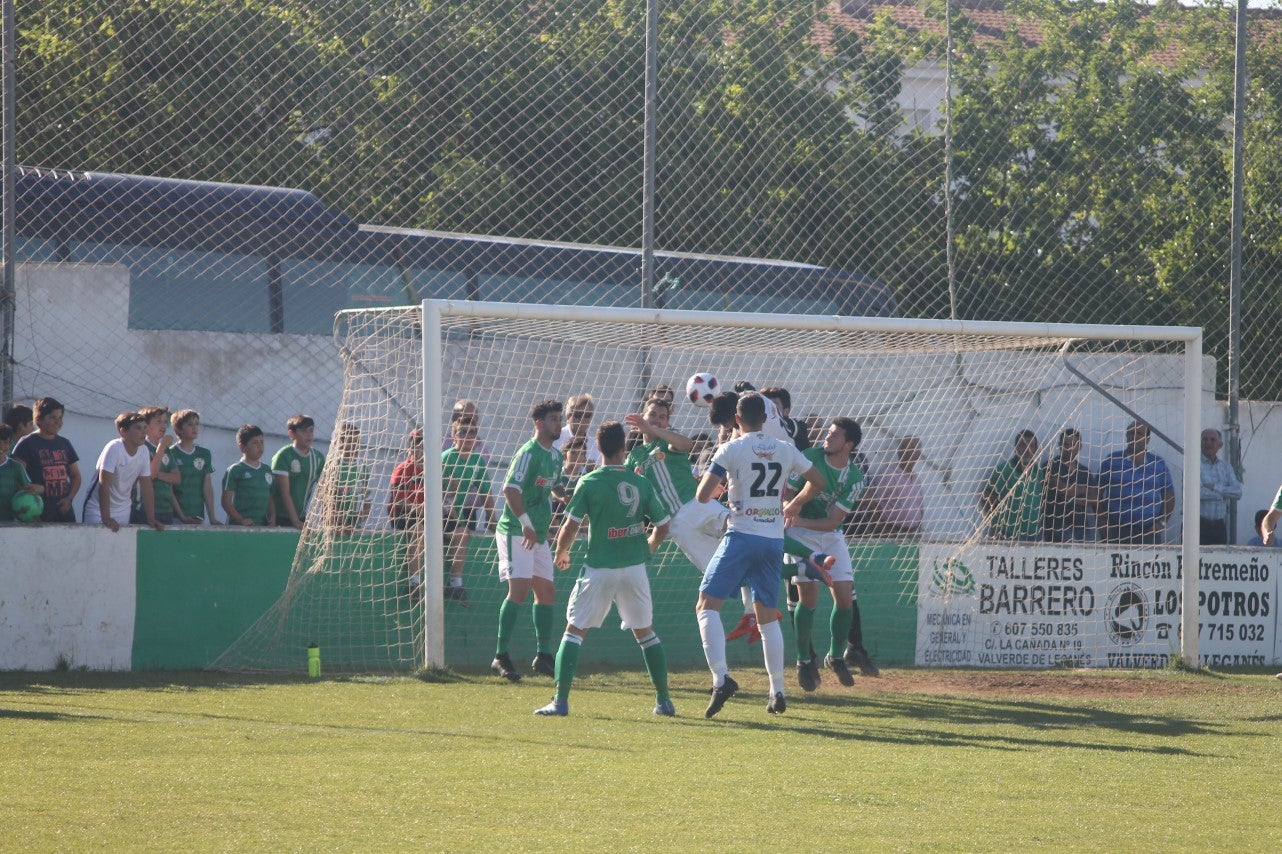 Imágenes del encuentro de la 37ª jornada de liga de Tercera División disputado en el Municipal de San Roque y que terminó 0-2 (12-05-2019)