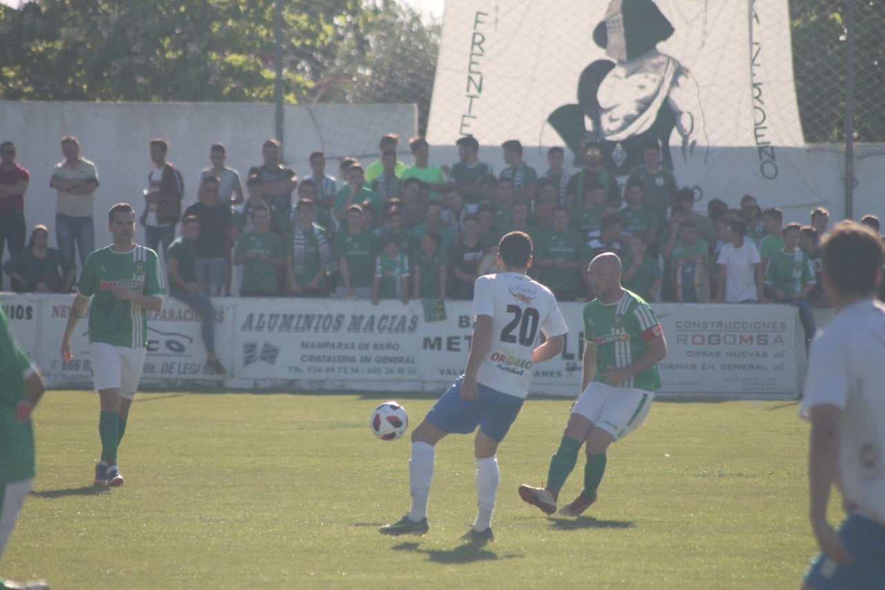 Imágenes del encuentro de la 37ª jornada de liga de Tercera División disputado en el Municipal de San Roque y que terminó 0-2 (12-05-2019)