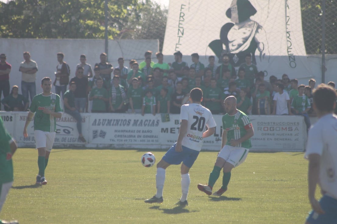 Imágenes del encuentro de la 37ª jornada de liga de Tercera División disputado en el Municipal de San Roque y que terminó 0-2 (12-05-2019)