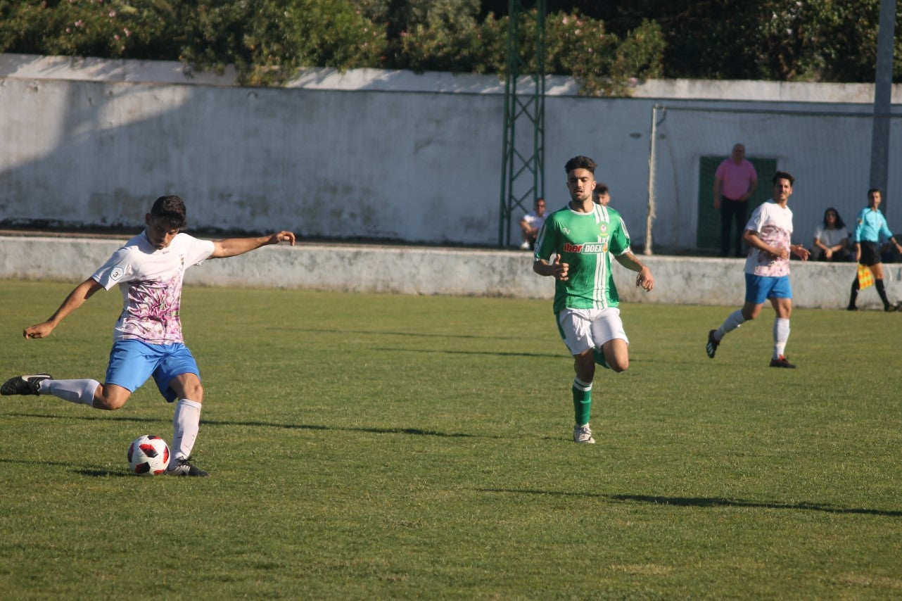 Imágenes del encuentro de la 37ª jornada de liga de Tercera División disputado en el Municipal de San Roque y que terminó 0-2 (12-05-2019)
