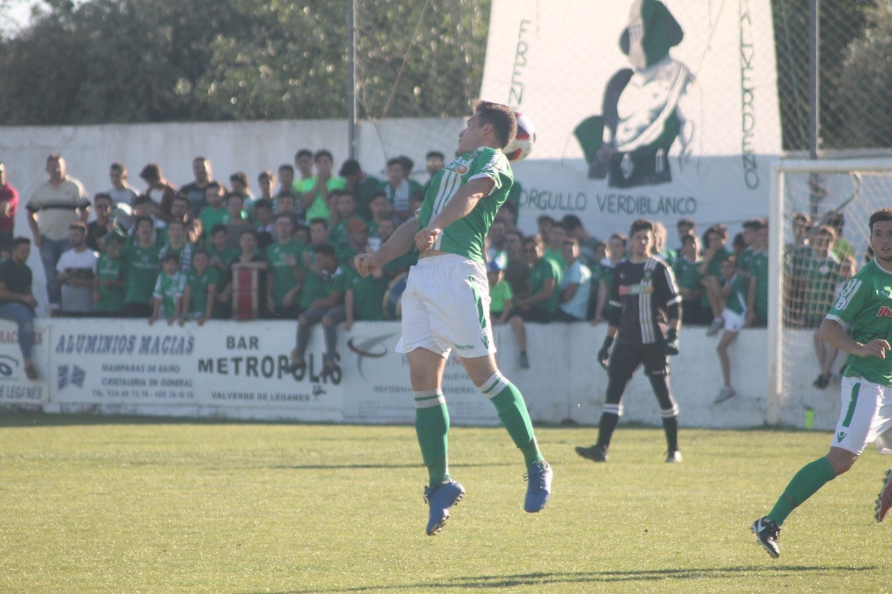 Imágenes del encuentro de la 37ª jornada de liga de Tercera División disputado en el Municipal de San Roque y que terminó 0-2 (12-05-2019)