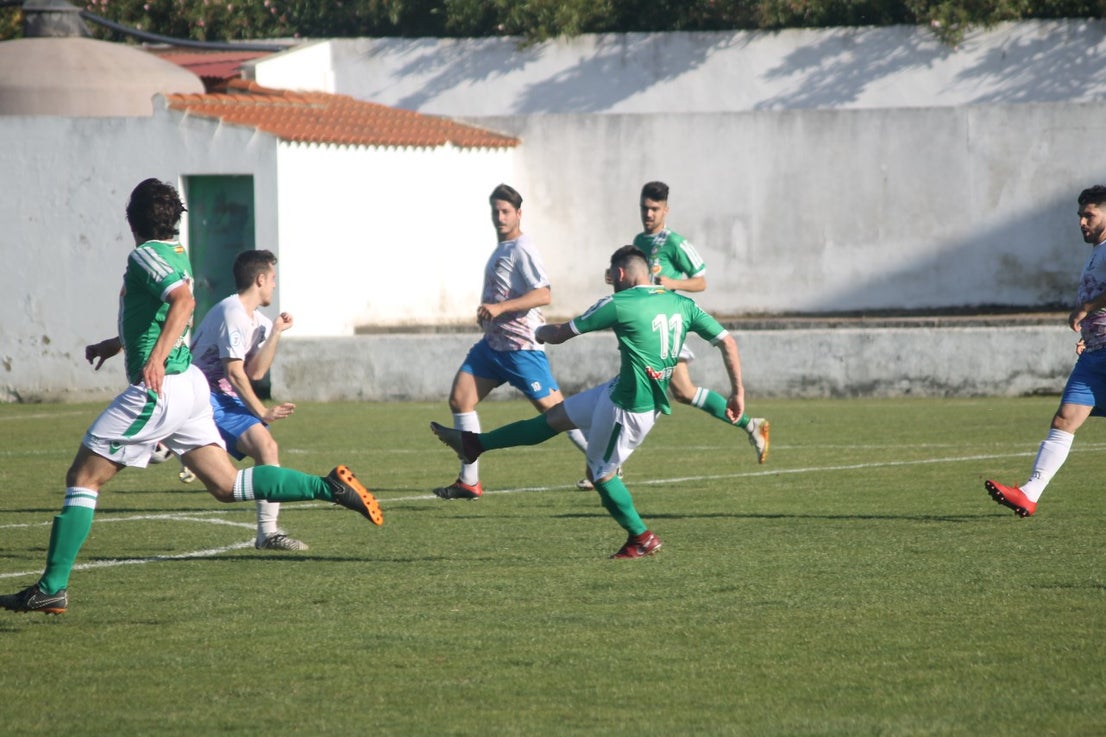 Imágenes del encuentro de la 37ª jornada de liga de Tercera División disputado en el Municipal de San Roque y que terminó 0-2 (12-05-2019)