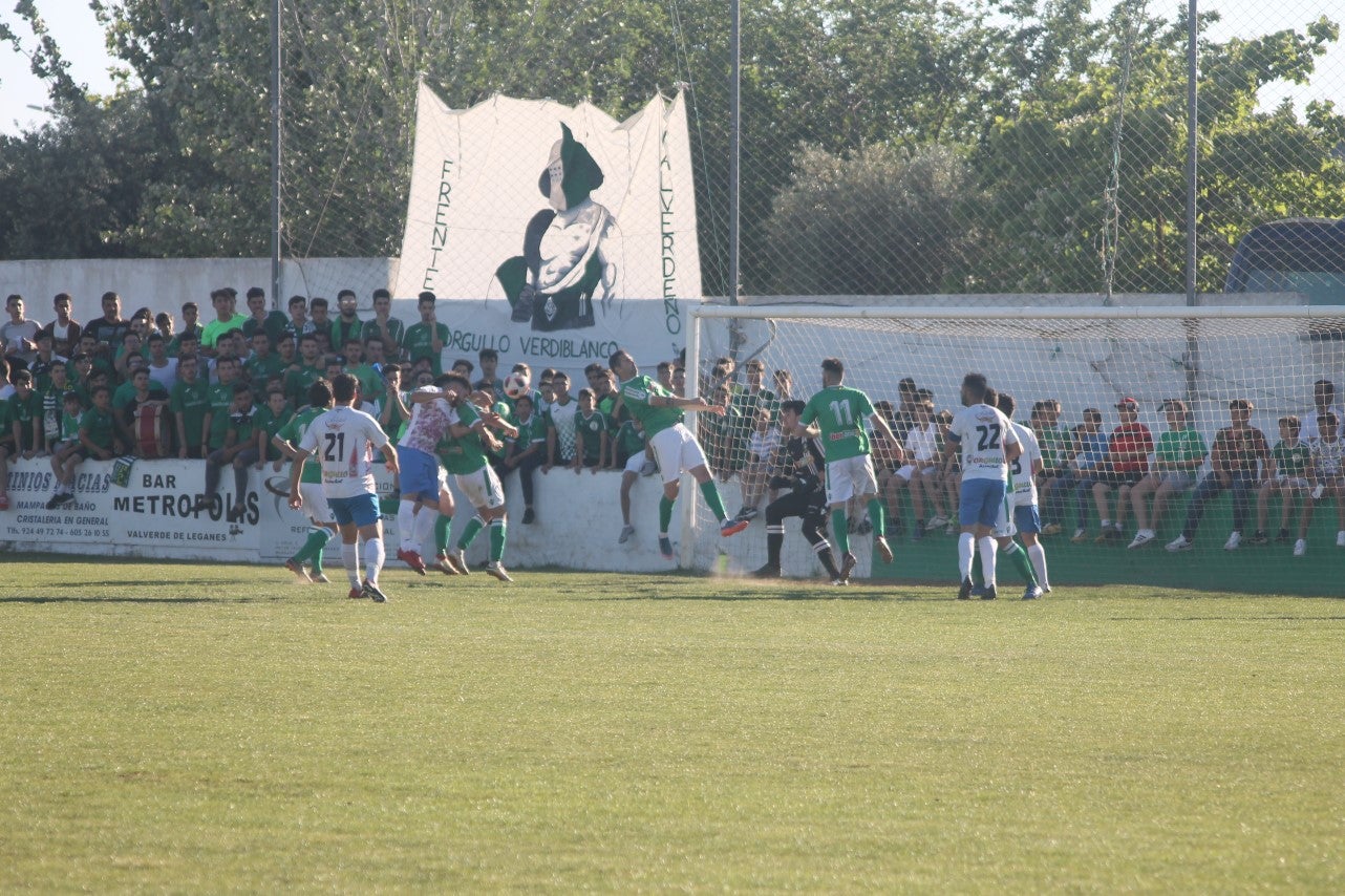 Imágenes del encuentro de la 37ª jornada de liga de Tercera División disputado en el Municipal de San Roque y que terminó 0-2 (12-05-2019)