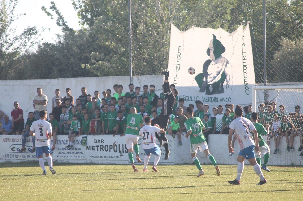 Imágenes del encuentro de la 37ª jornada de liga de Tercera División disputado en el Municipal de San Roque y que terminó 0-2 (12-05-2019)