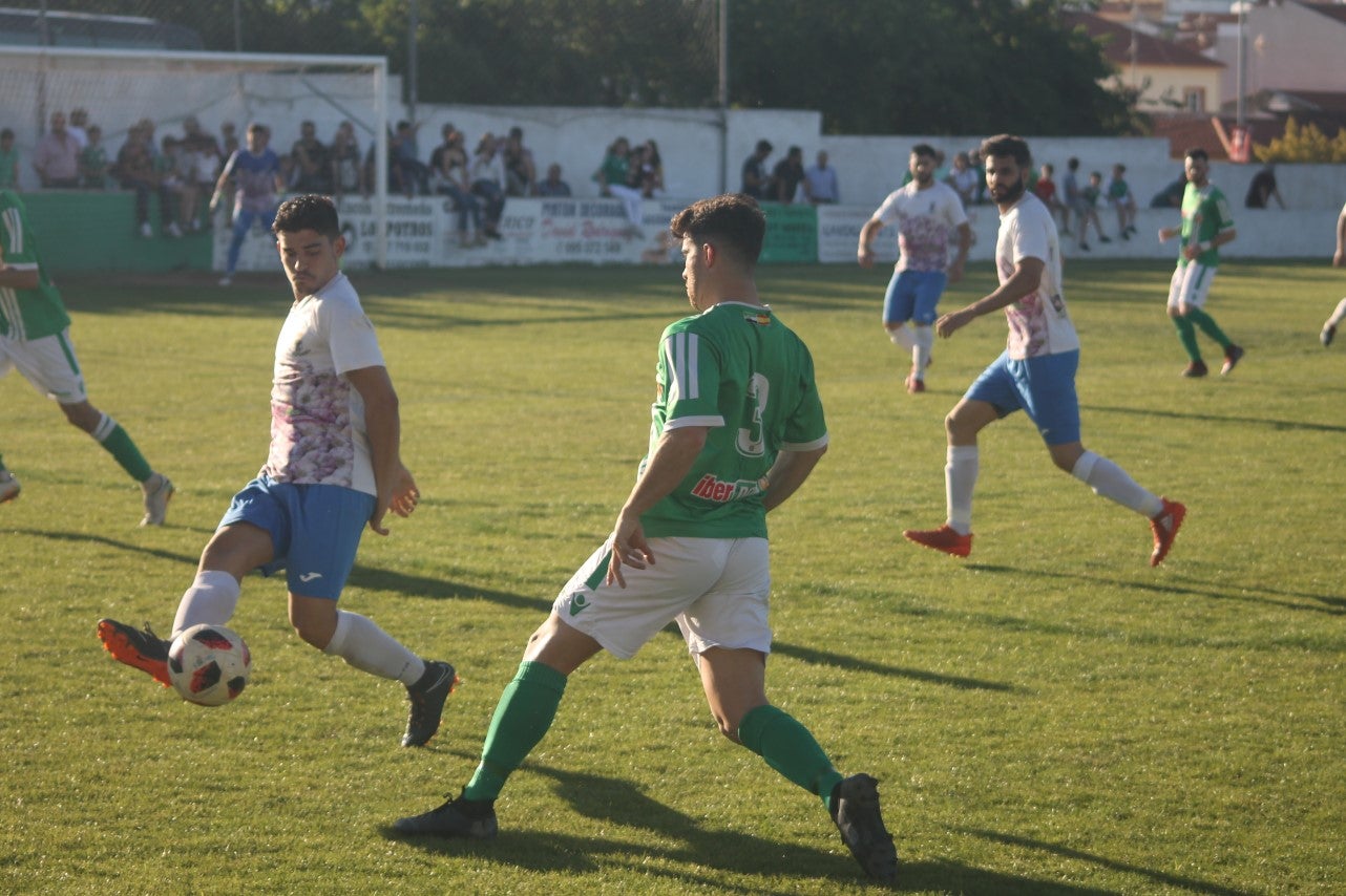 Imágenes del encuentro de la 37ª jornada de liga de Tercera División disputado en el Municipal de San Roque y que terminó 0-2 (12-05-2019)