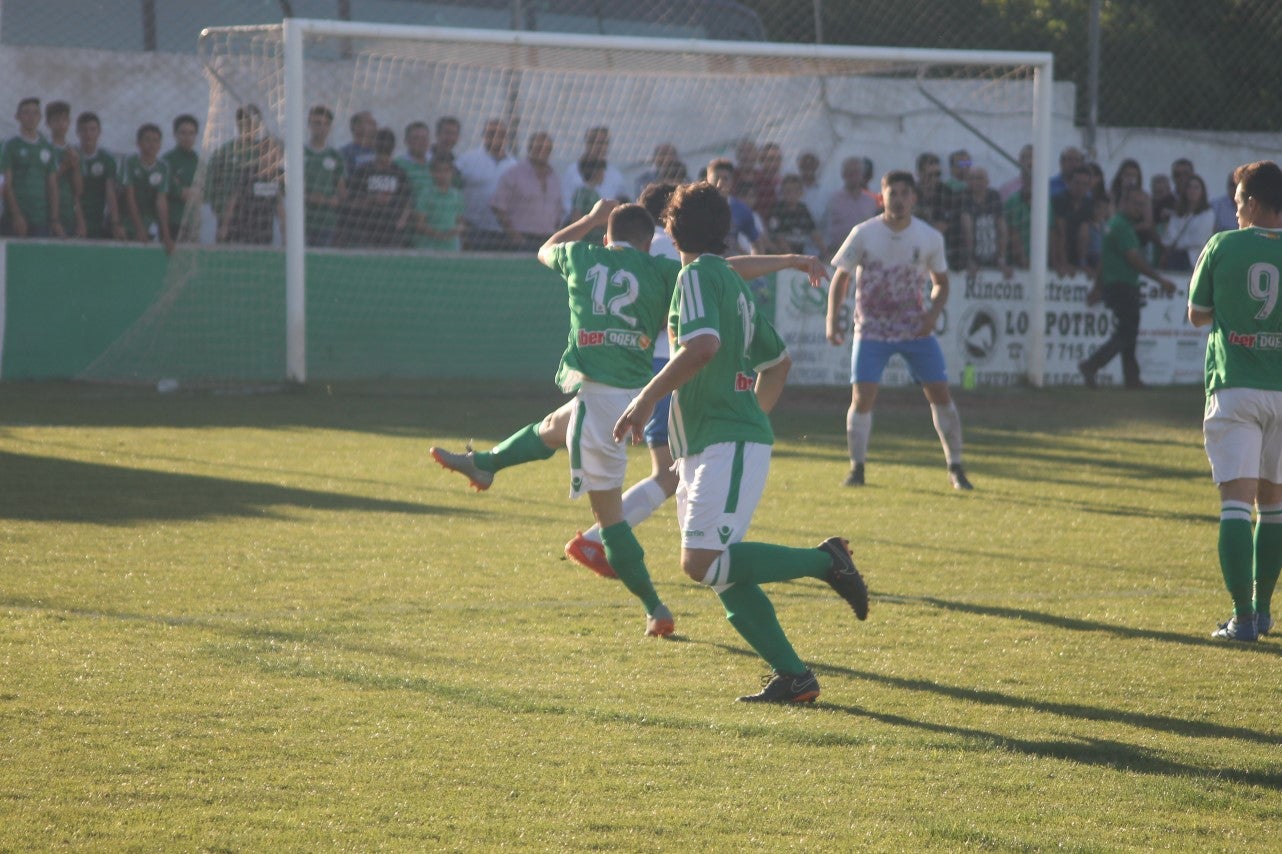 Imágenes del encuentro de la 37ª jornada de liga de Tercera División disputado en el Municipal de San Roque y que terminó 0-2 (12-05-2019)