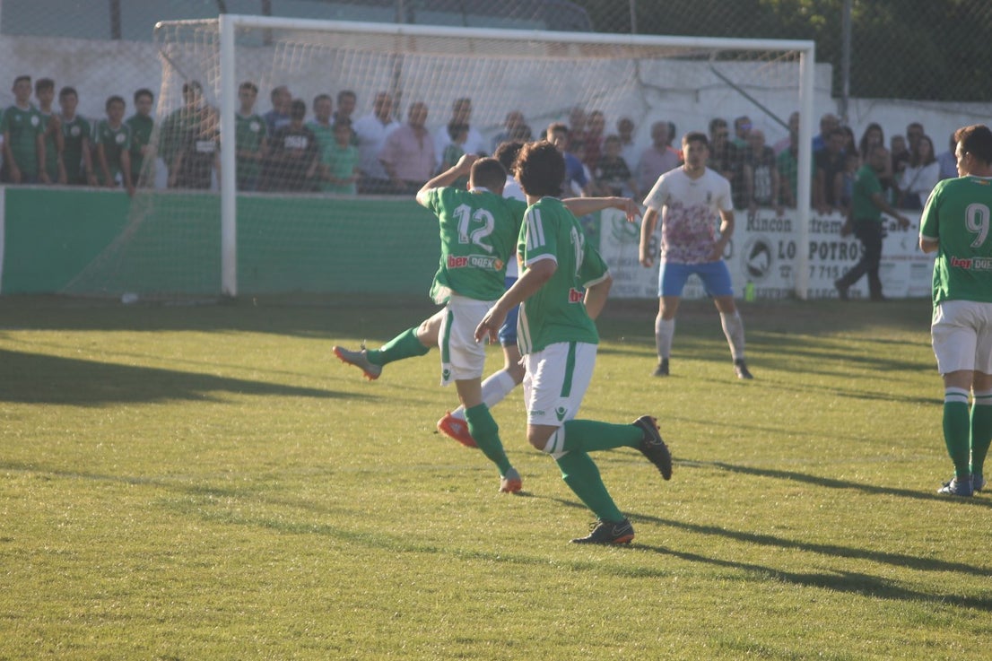 Imágenes del encuentro de la 37ª jornada de liga de Tercera División disputado en el Municipal de San Roque y que terminó 0-2 (12-05-2019)