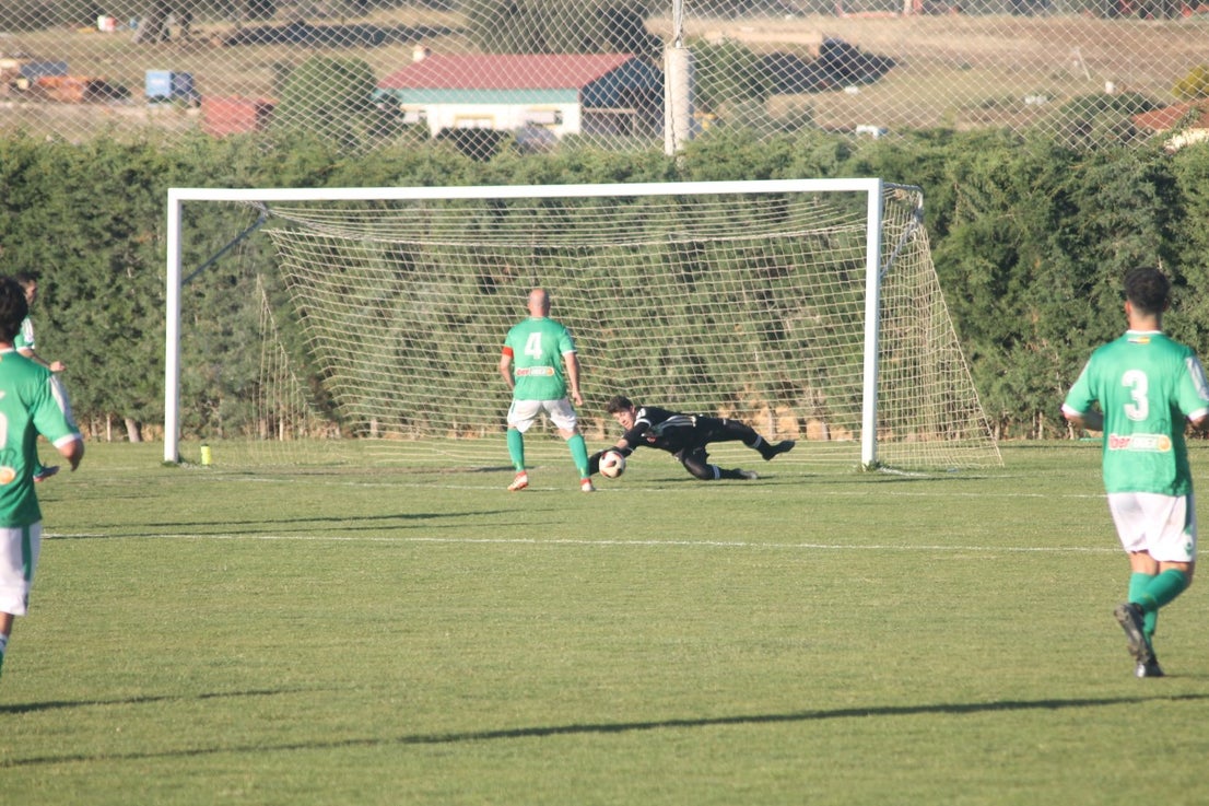 Imágenes del encuentro de la 37ª jornada de liga de Tercera División disputado en el Municipal de San Roque y que terminó 0-2 (12-05-2019)