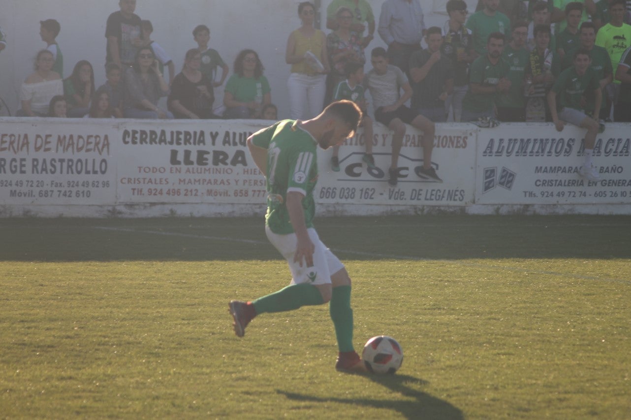 Imágenes del encuentro de la 37ª jornada de liga de Tercera División disputado en el Municipal de San Roque y que terminó 0-2 (12-05-2019)