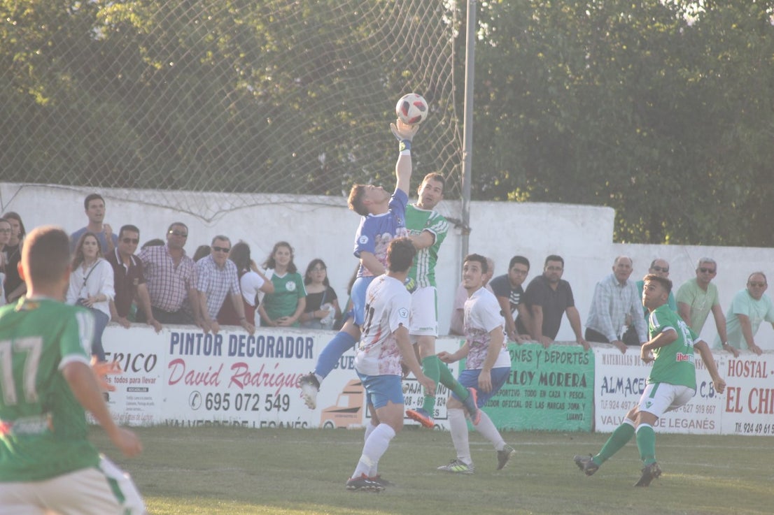 Imágenes del encuentro de la 37ª jornada de liga de Tercera División disputado en el Municipal de San Roque y que terminó 0-2 (12-05-2019)