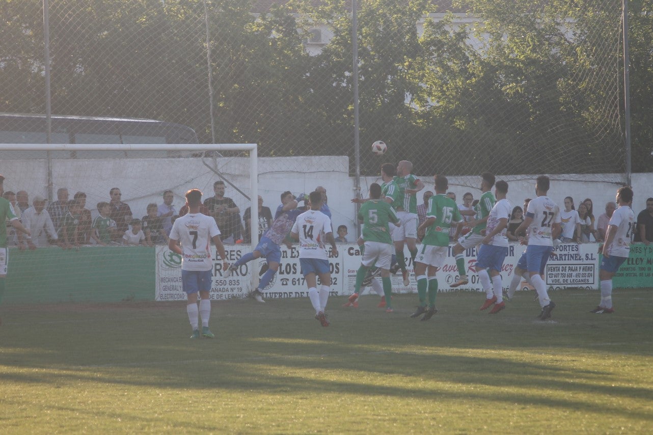 Imágenes del encuentro de la 37ª jornada de liga de Tercera División disputado en el Municipal de San Roque y que terminó 0-2 (12-05-2019)