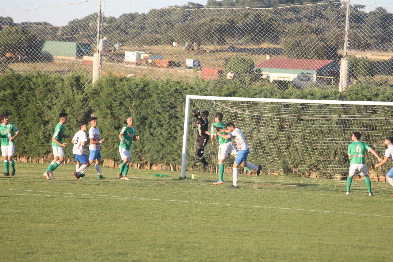 Imágenes del encuentro de la 37ª jornada de liga de Tercera División disputado en el Municipal de San Roque y que terminó 0-2 (12-05-2019)