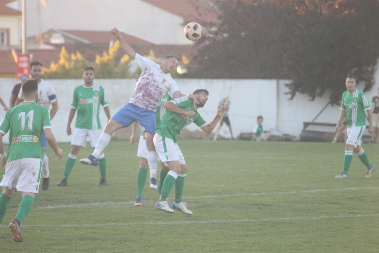 Imágenes del encuentro de la 37ª jornada de liga de Tercera División disputado en el Municipal de San Roque y que terminó 0-2 (12-05-2019)