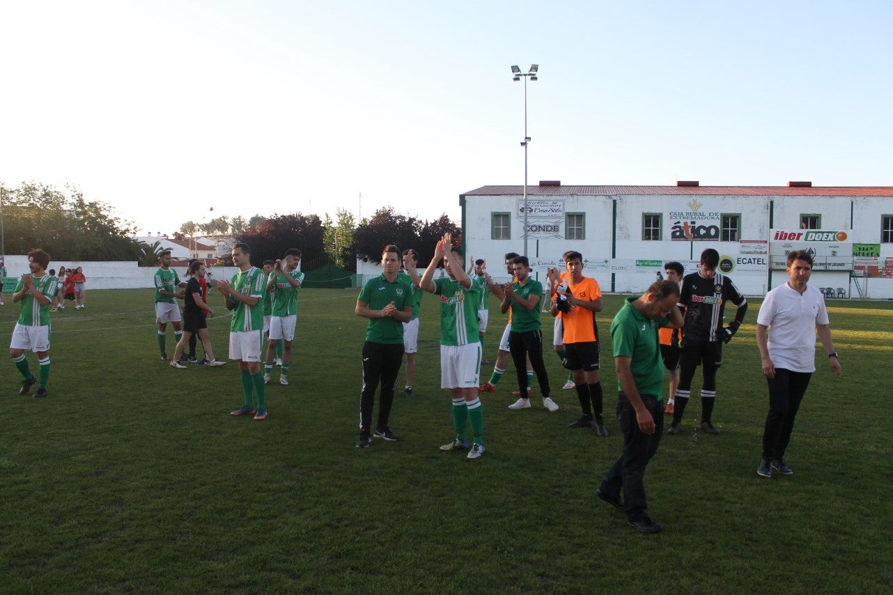 Imágenes del encuentro de la 37ª jornada de liga de Tercera División disputado en el Municipal de San Roque y que terminó 0-2 (12-05-2019)
