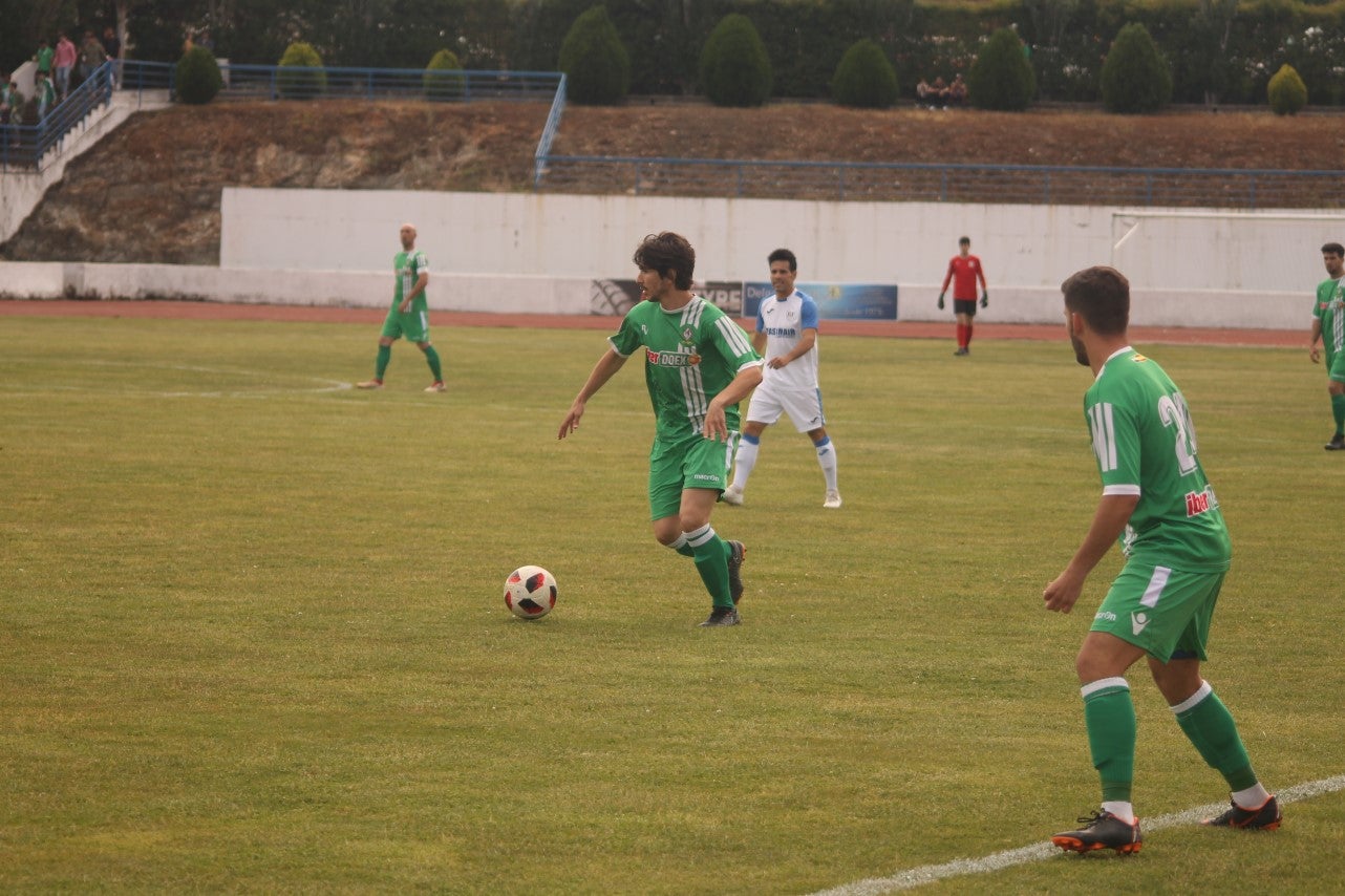 Algunas imágenes del último encuentro de liga de Tercera División disputado en la Ciudad Deportiva de Olivenza y que acabó 3-1 (19-05-2019)