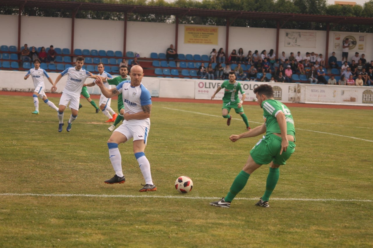 Algunas imágenes del último encuentro de liga de Tercera División disputado en la Ciudad Deportiva de Olivenza y que acabó 3-1 (19-05-2019)